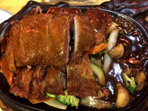 Betrunkene Ente mit Gemüse und Rosenschnaps-Soße für 13,90 Euro