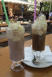 Eisschokolade und Eiscafe