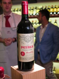 Die aktuell teuerste Flasche Wein im Käfer, ein Château Petrus für über 3.000 Euro