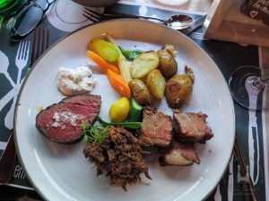 Angus-Filet, geschmorte Rippe und pulled Beef