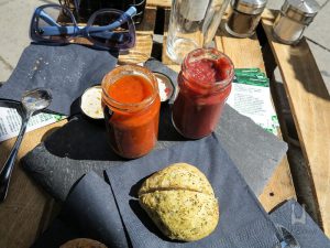 Die Chorizo und die • Back to the Roots Gazpacho aus rote Beete, Himbeeren, Ingwer und Paranüssen