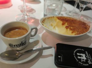 Espresso und Creme Brulee im Le Faubourg