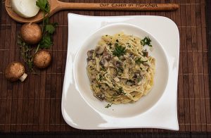 One-Pot-Pasta-Rezept: Tagliatelle mit Egerlingen / Bandnudeln mit braunen Champignon